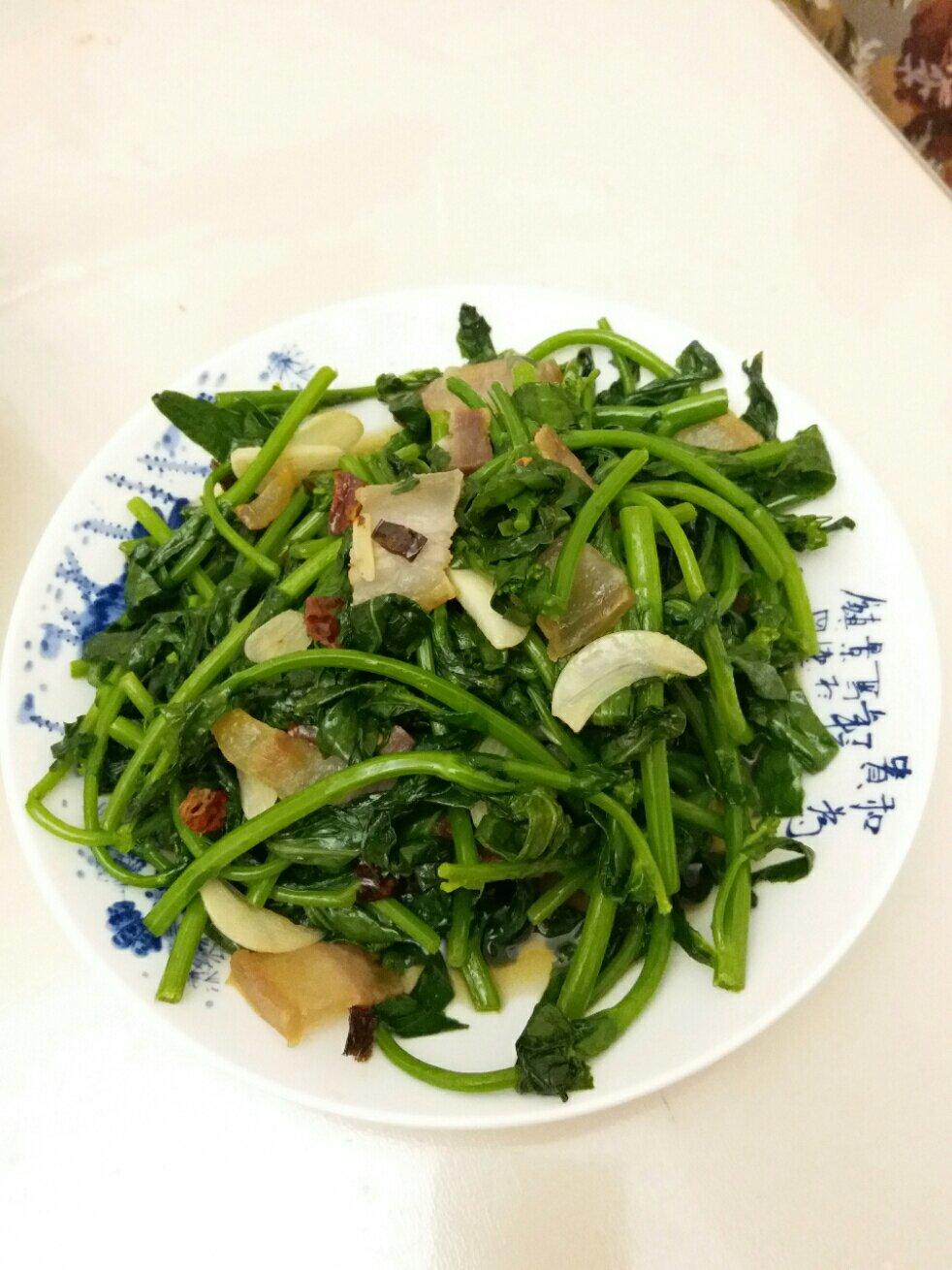 腊肉炒红油菜柳