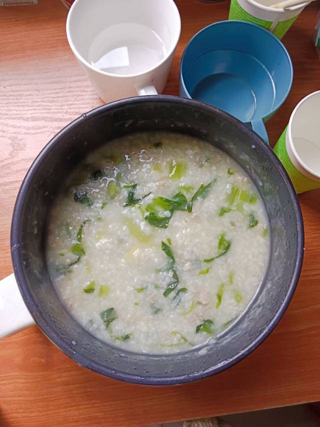 暖暖的青菜瘦肉粥
