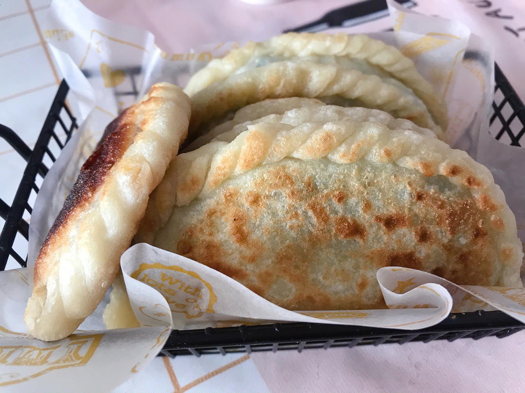 韭菜盒子【3月北鼎珐琅铸铁锅食谱】