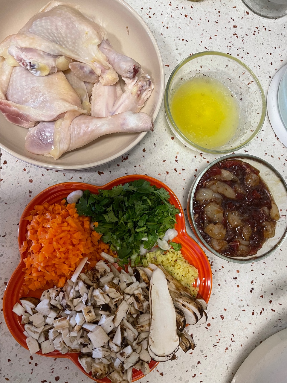 松茸牛肉鲜虾仁焖饭的做法 步骤1