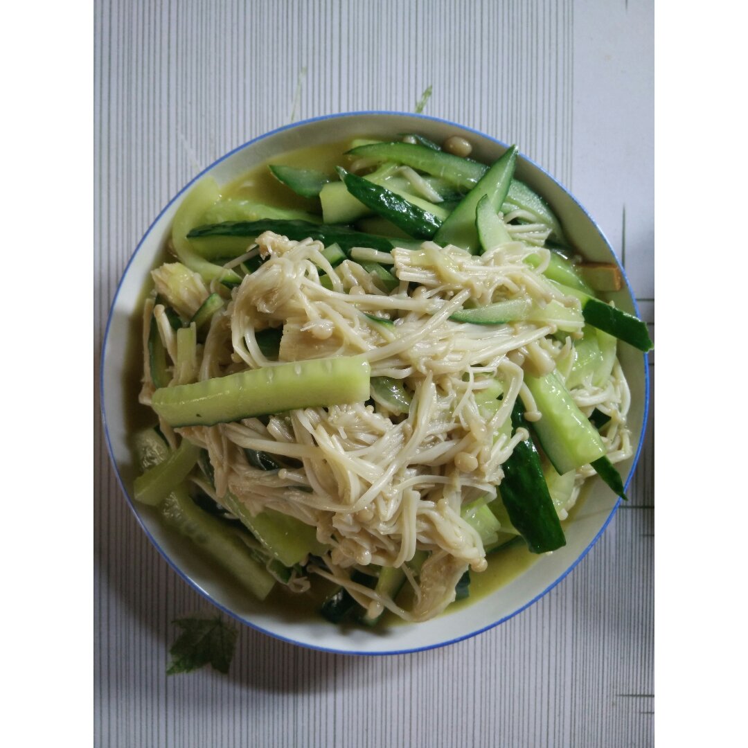 金针菇拌黄瓜