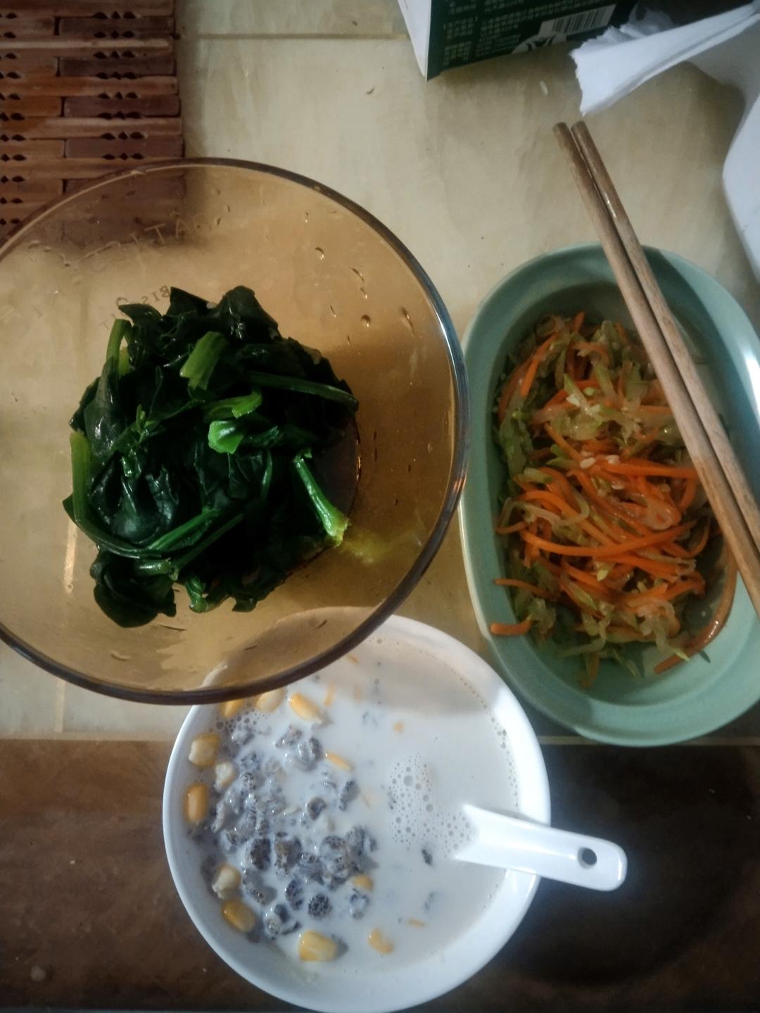 玉米燕麦牛奶粥+苹果