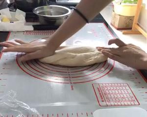 斑斓香芋泥面包(汤种+水合法)的做法 步骤5