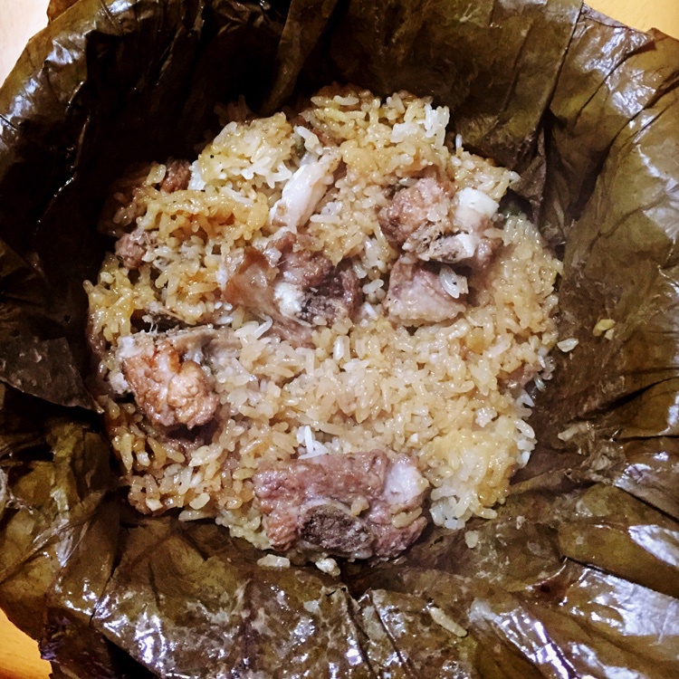 荷香糯米排骨包