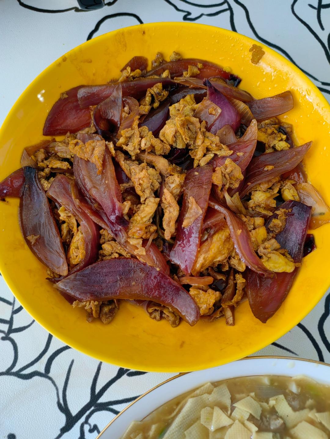 降压防癌的好食材  洋葱炒鸡蛋