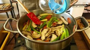补铁补硒素菜——芦笋什蔬炒花菇的做法 步骤9