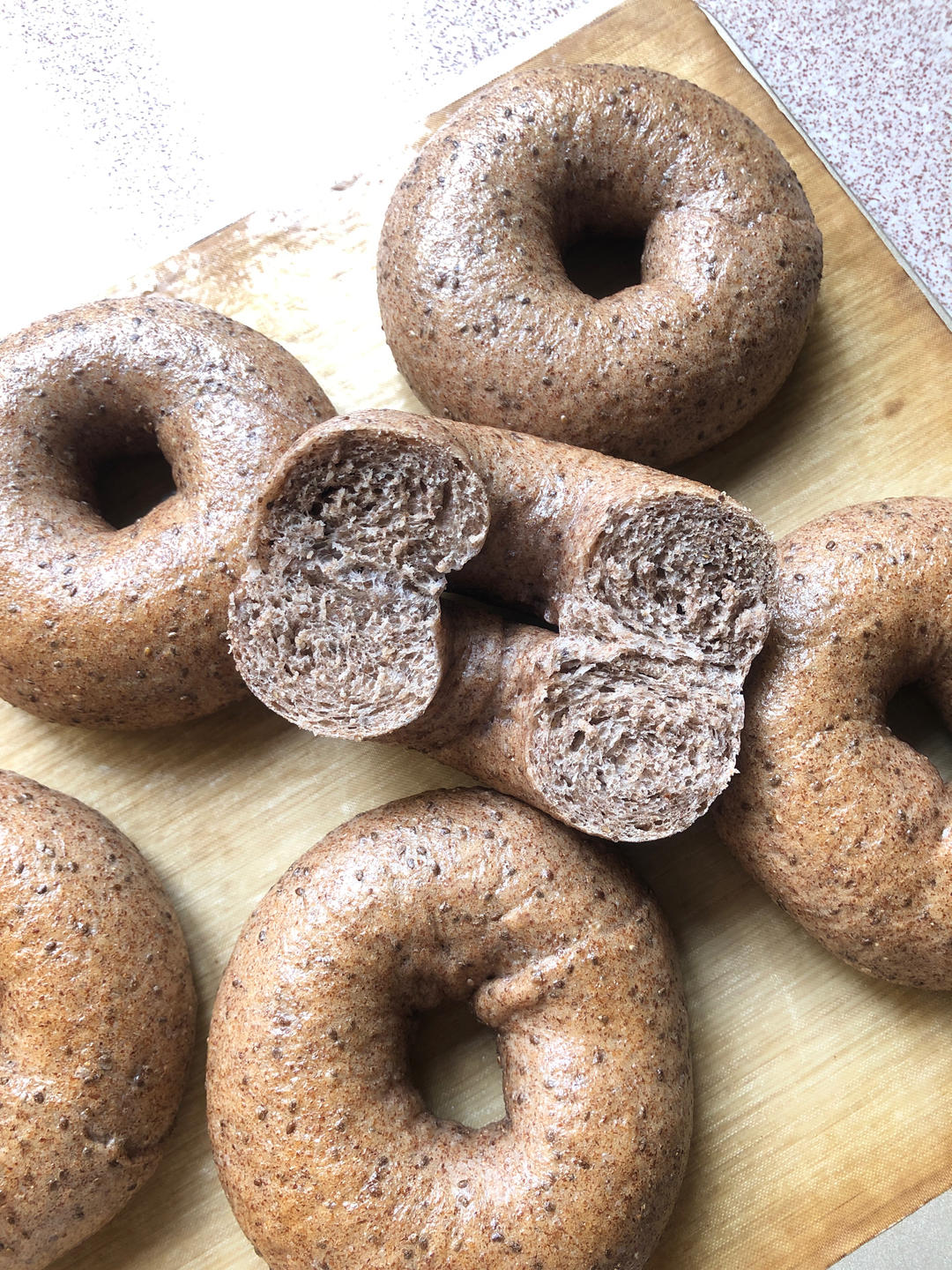 无油无糖全麦奇亚籽贝果