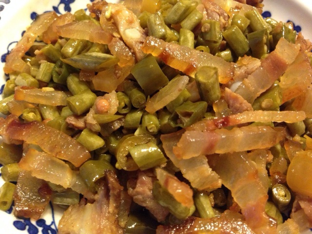 腊肉剁椒炒酸豆角
