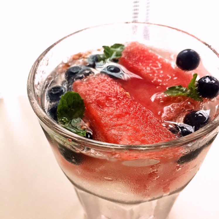 蓝莓Mojito鸡尾酒