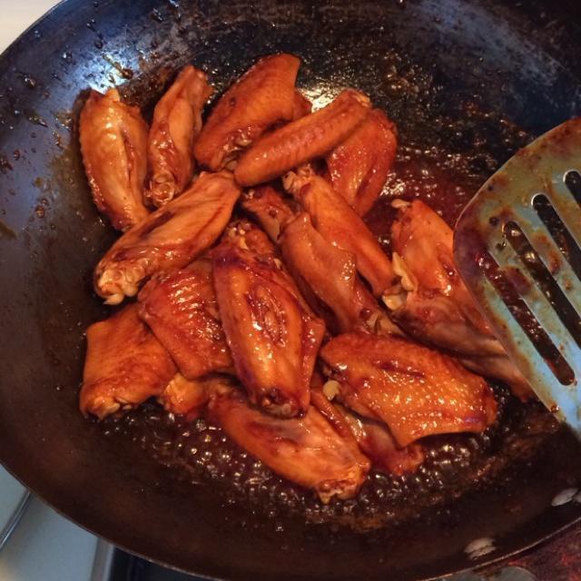 红烧鸡翅简易版！不用油！很健康！的做法