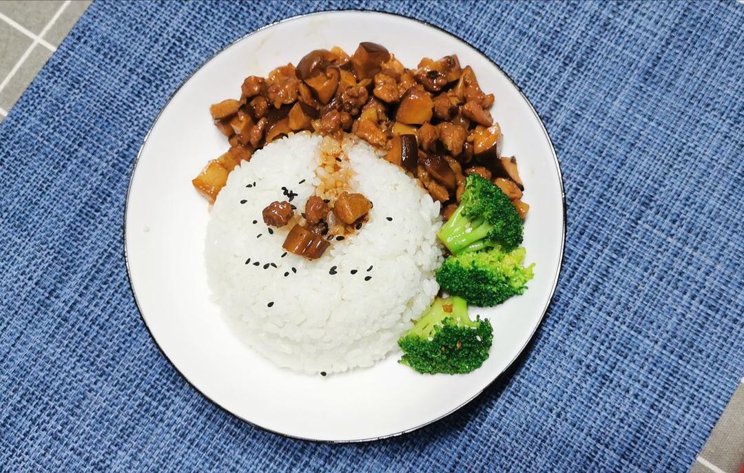 好吃到停不下来的卤肉饭