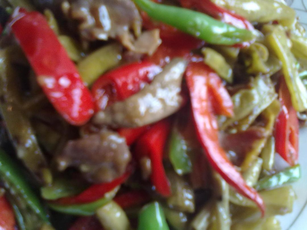 酸豆角炒鸡杂