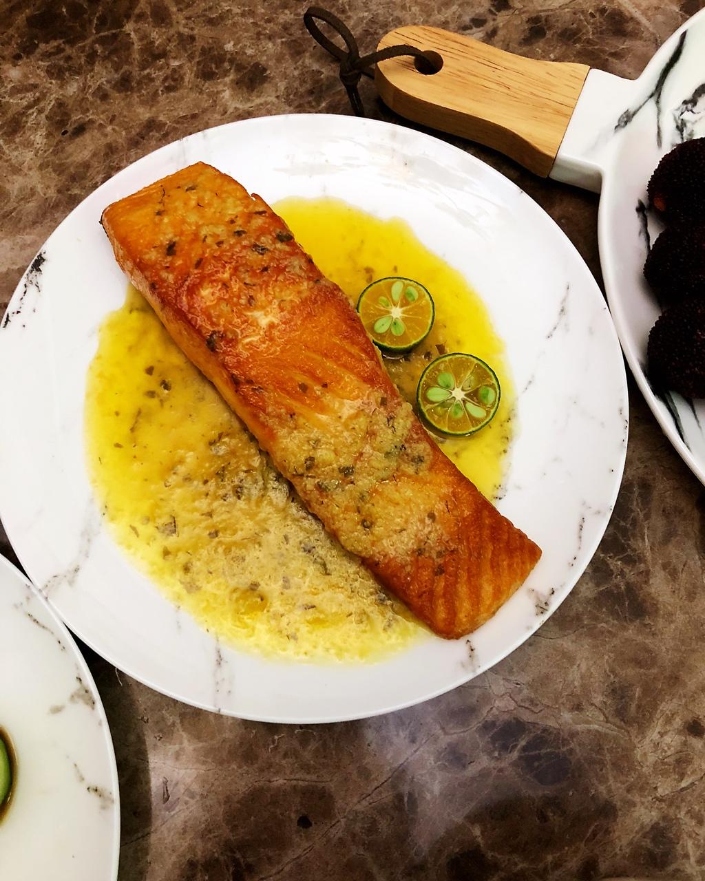 香蒜奶油煎三文鱼