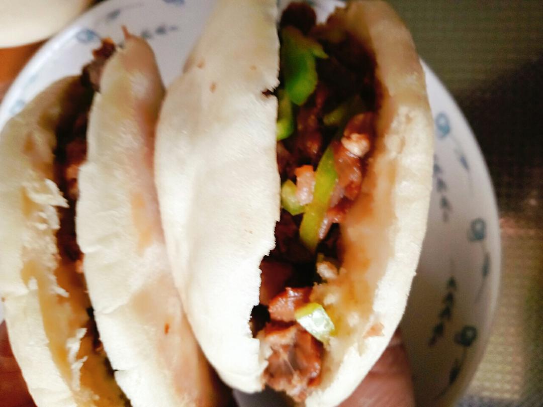 西安小吃白吉馍夹肉的做法