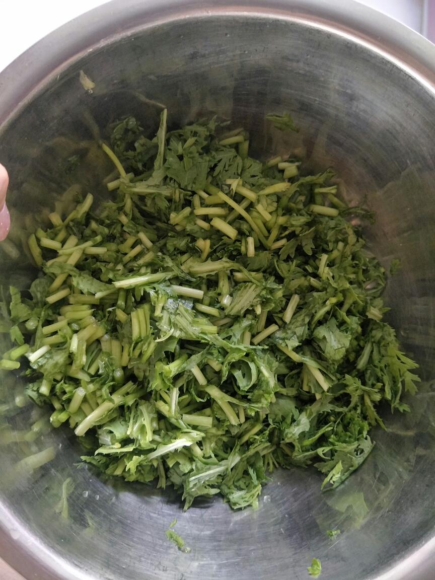 粉蒸茼蒿的做法 步骤2