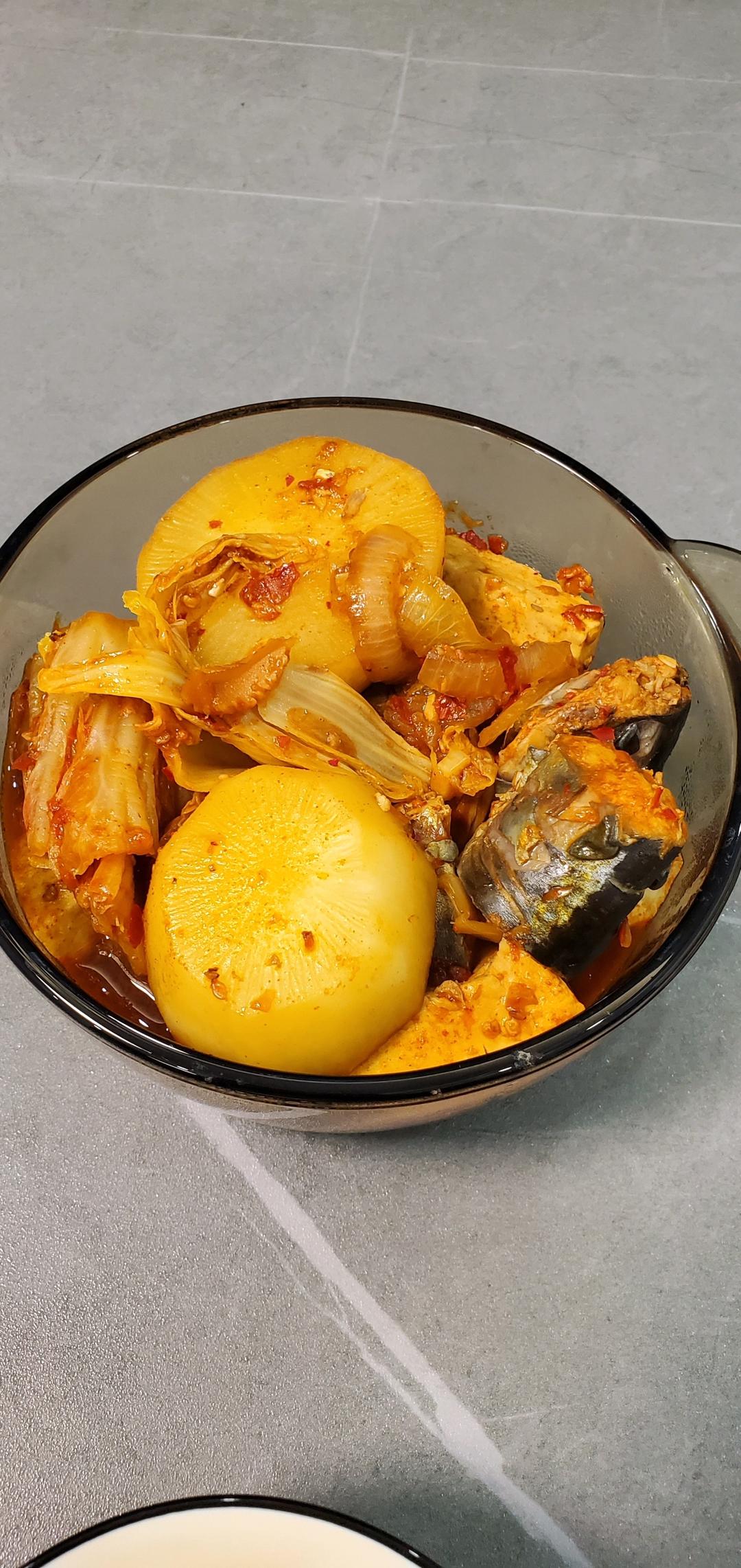 辣白菜炖青鱼