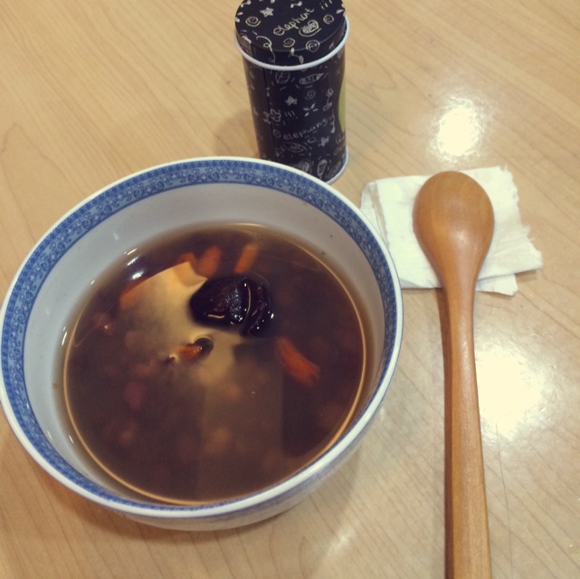 红豆薏米粥 (Red Bean and Pearl Barley Congee)