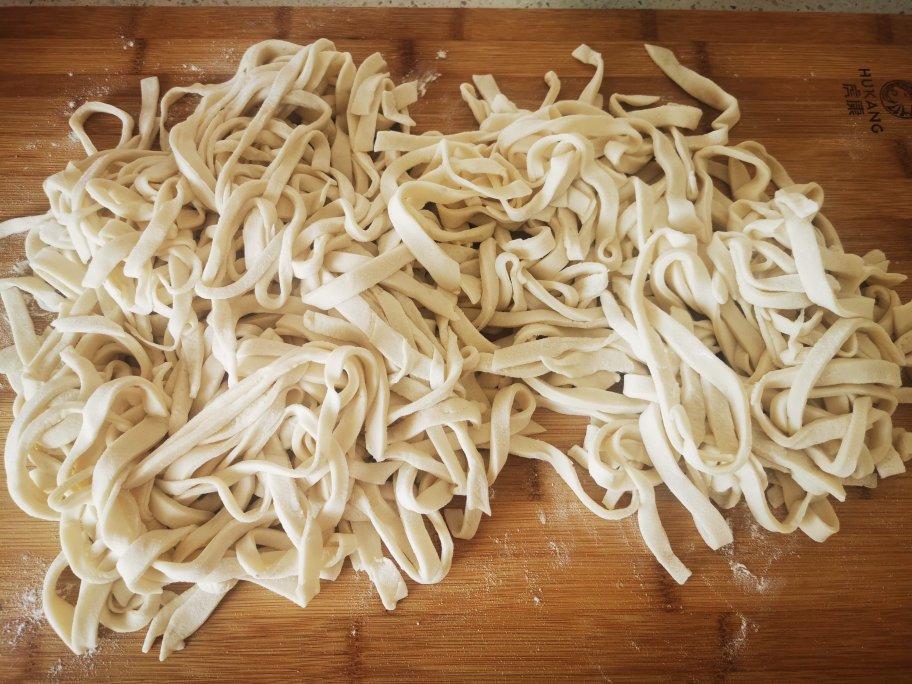 不用机揉不用手揉的手擀面做法