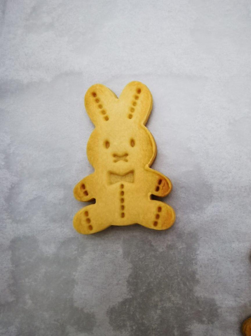 小熊抱杏仁饼干