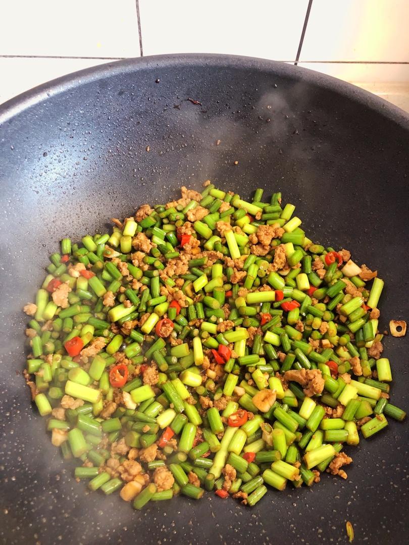 肉碎蒜苔粒