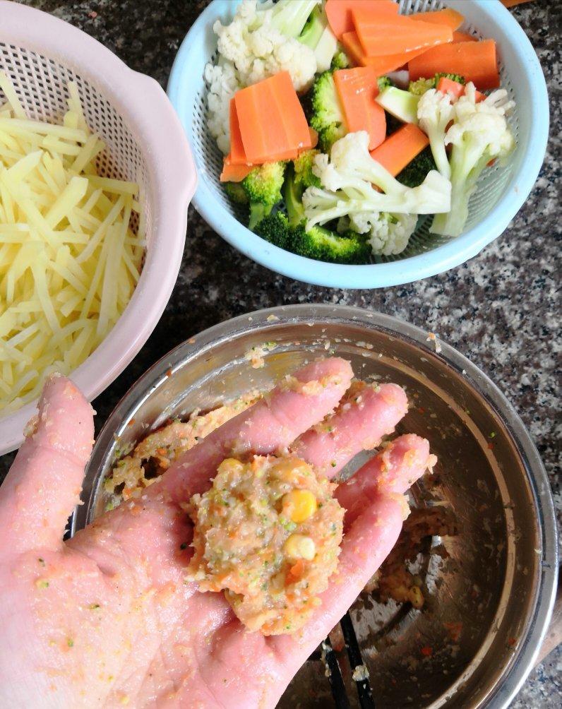减肥、健身人士吃了狂点赞的蔬菜鸡胸肉饼