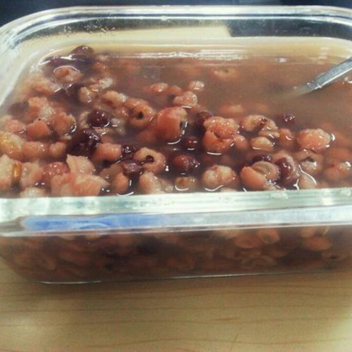 红豆薏米粥 (Red Bean and Pearl Barley Congee)
