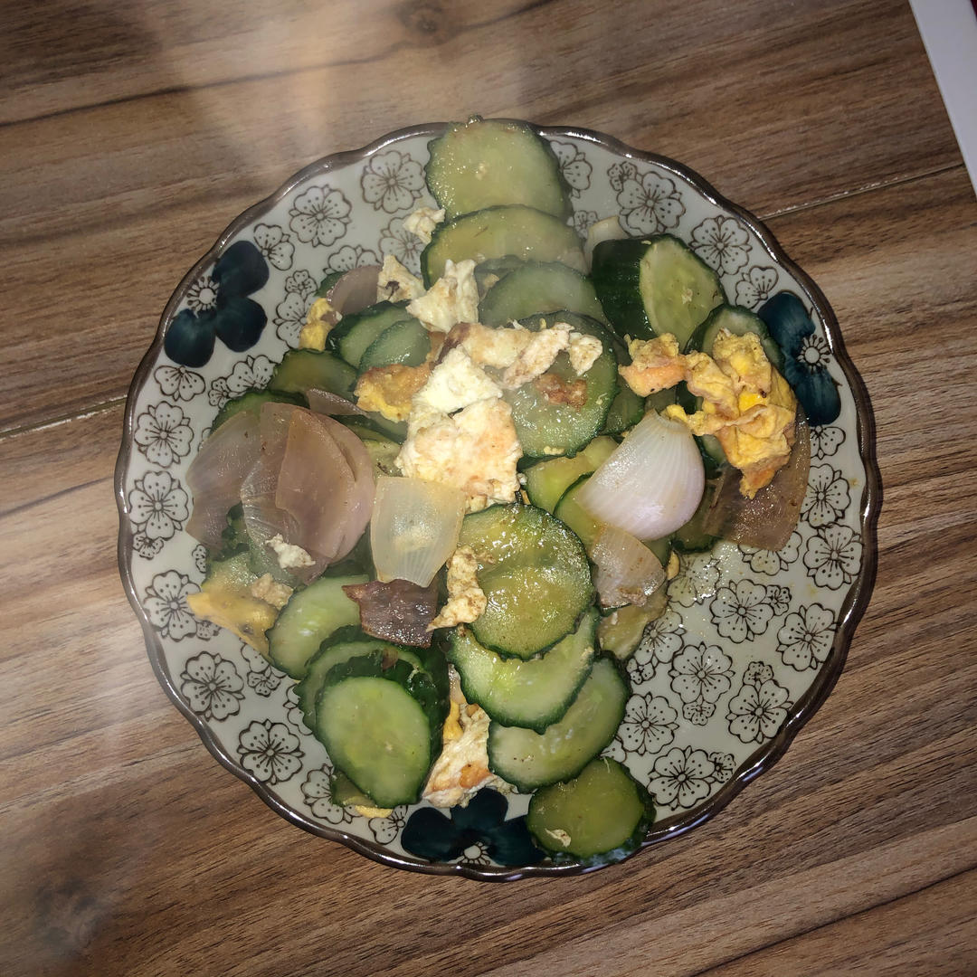 洋葱炒黄瓜  😋好吃极了