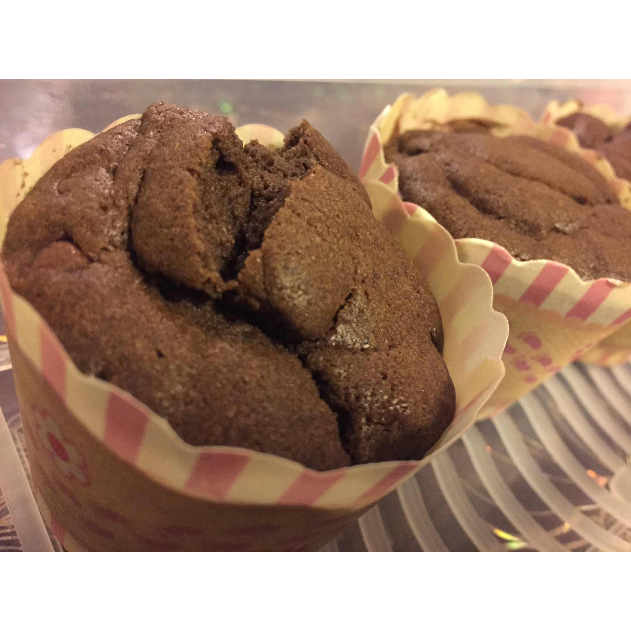 超润巧克力纸杯蛋糕（非常适合裱花、盖糖皮的cupcake方子）