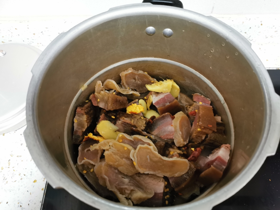 腊肉汤锅的做法 步骤5