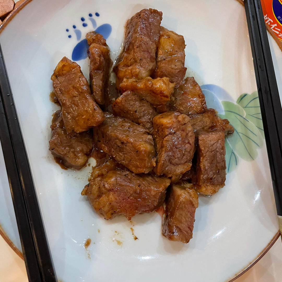 好吃到舔盘的蒜香黑椒牛肉粒