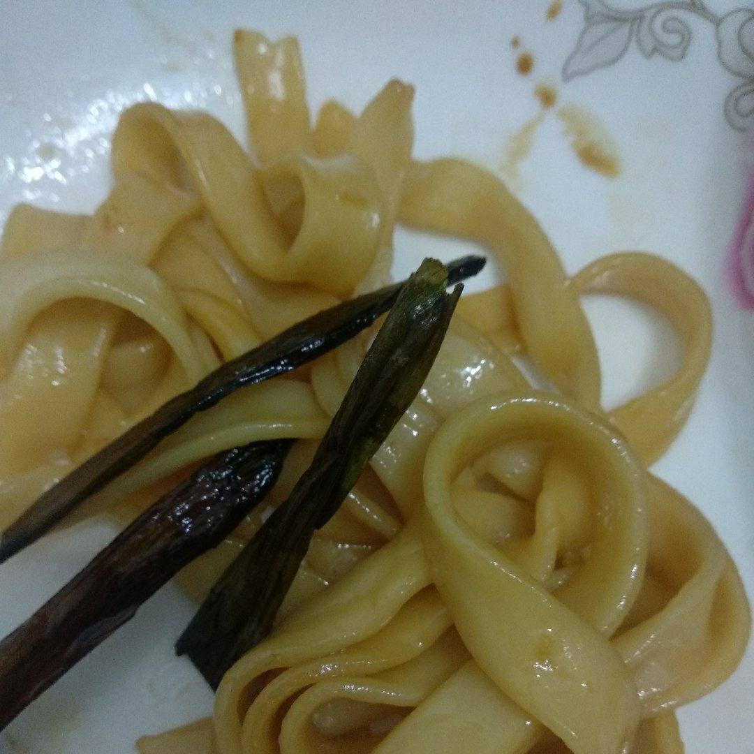 葱油拌面 每个人的心中都有一碗葱油面 经典又快手