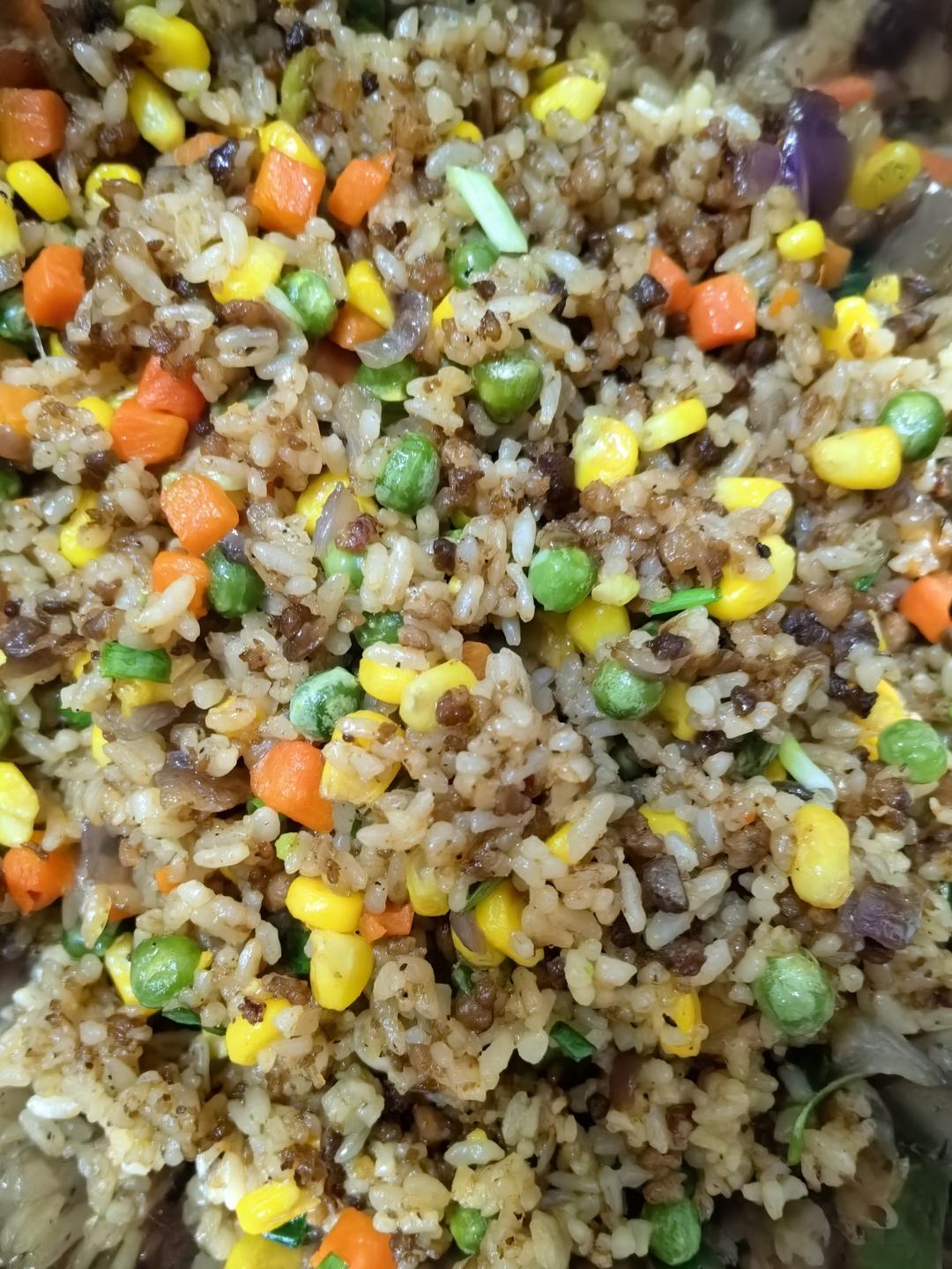 牛肉粒蔬菜炒饭