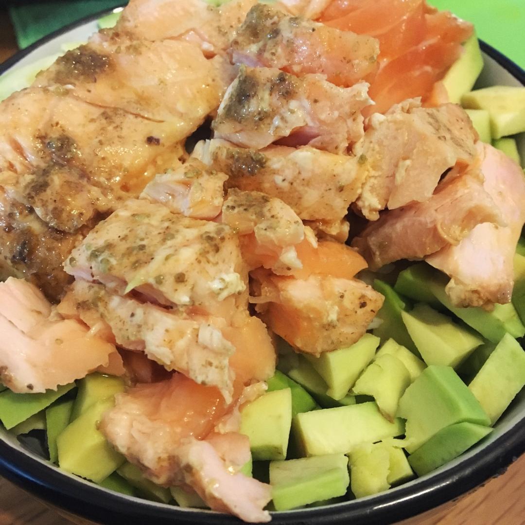三文鱼牛油果拌饭
