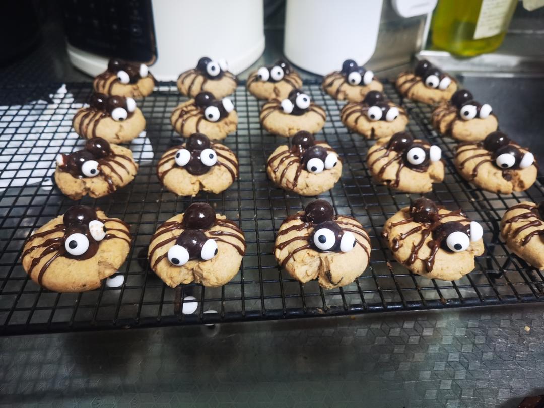 万圣节一定不能错过它！巧克力蜘蛛饼干