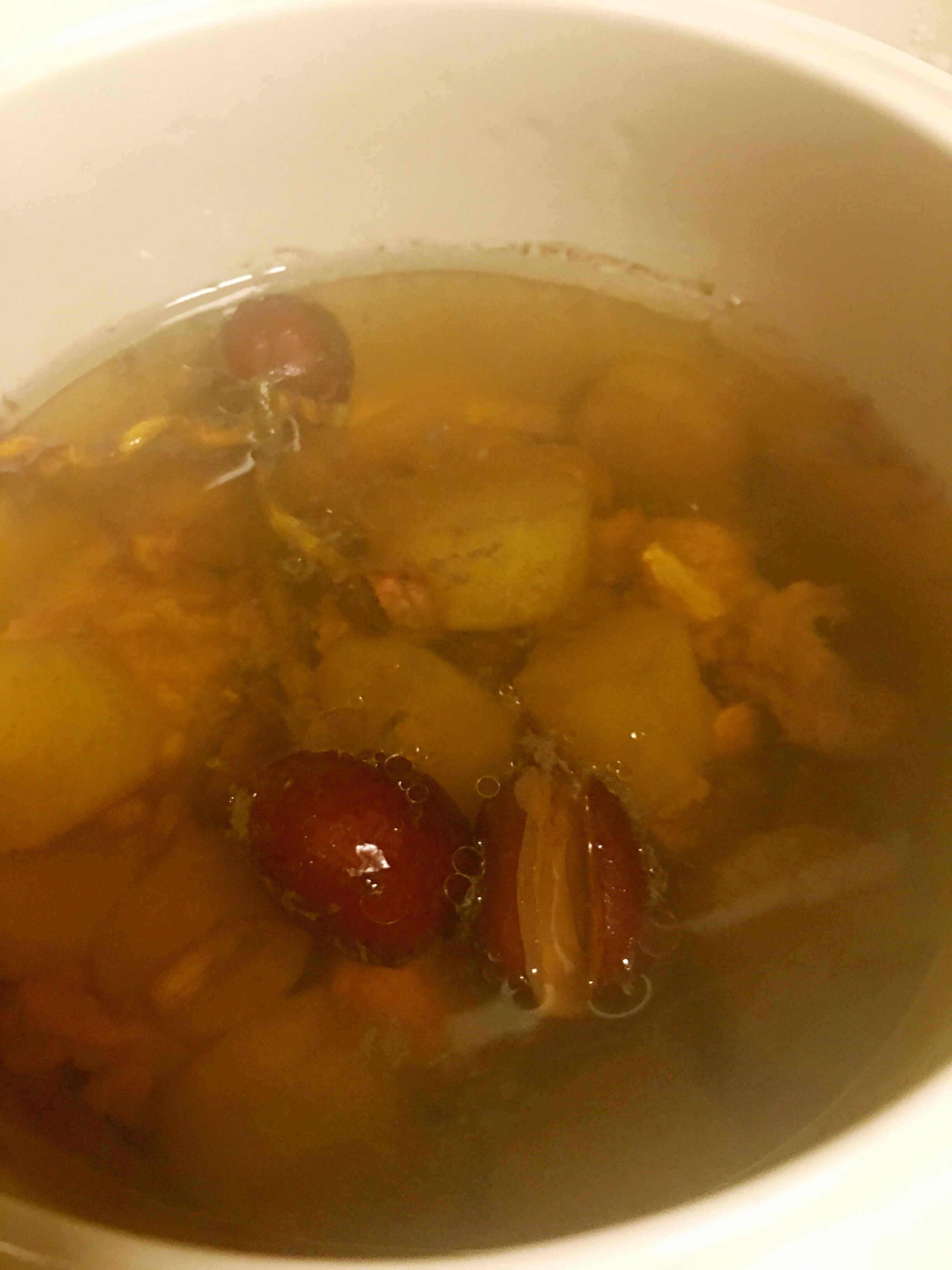 石斛雪莲果炖汤的做法