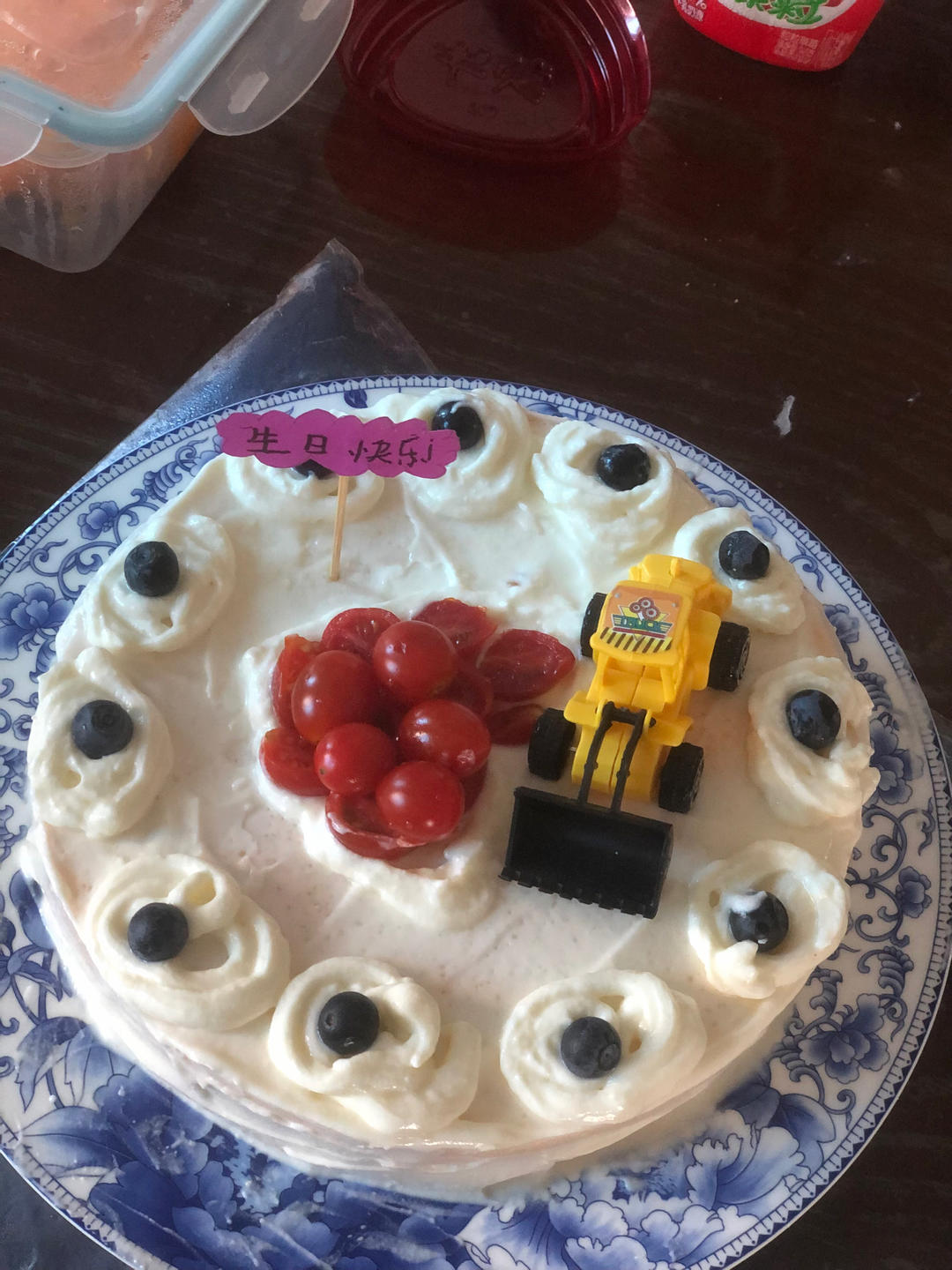 新手必成8寸生日蛋糕（详细多图干货经验分享，解决戚风蛋糕塌陷，奶油饰面涂不好，烤箱温度不好掌握等各种问题）