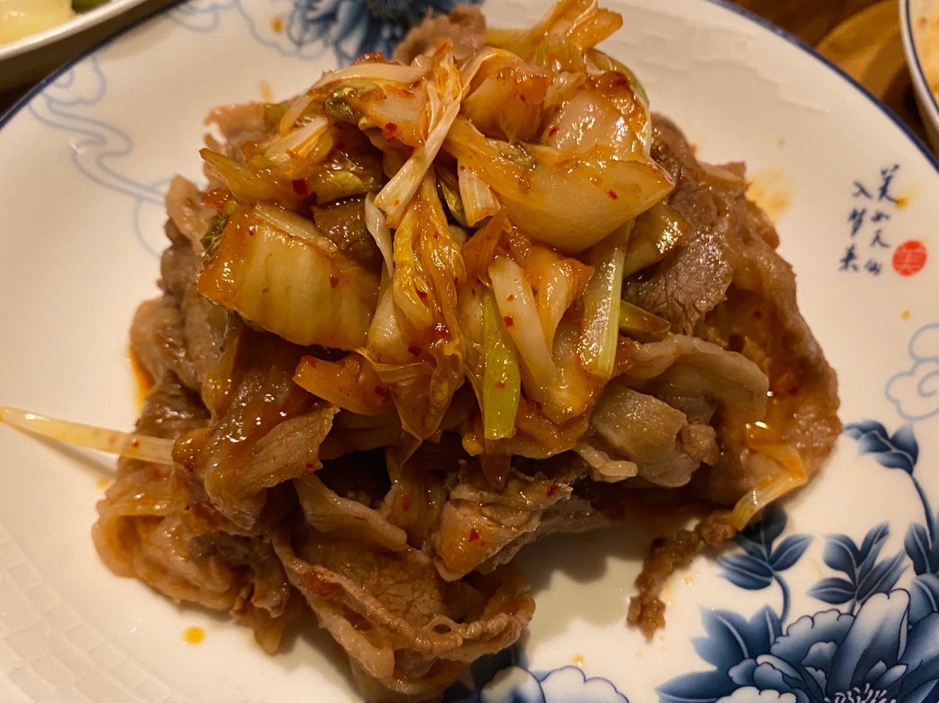 韩式辣白菜炒肥牛的做法