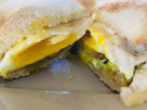 营养美味快手餐—肉蛋果面齐全的爆浆三明治的做法 步骤13