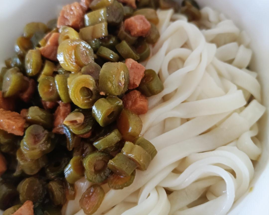 豆角肉丁卤拌面条