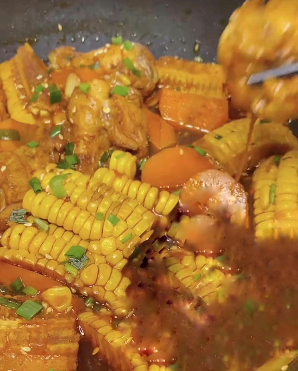 鲜香入味的鲜虾鸡翅玉米煲|美味一锅端