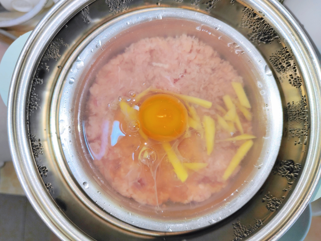 鸡蛋肉饼汤的做法 步骤1