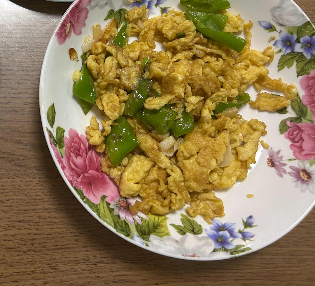 五分钟炒个能吃两碗饭的辣椒炒鸡蛋