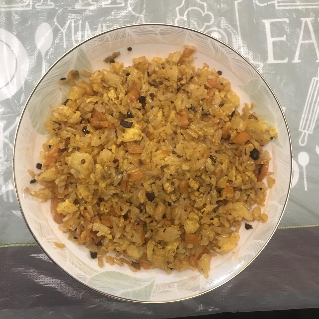 老干妈蛋炒饭(教你如何处理隔夜饭)
