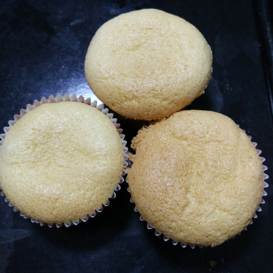 小妮子在厨房各种瞎折腾