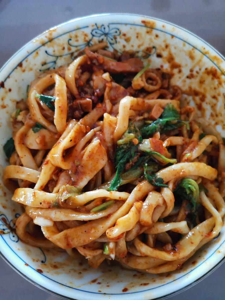 家常版油泼辣子棍棍面