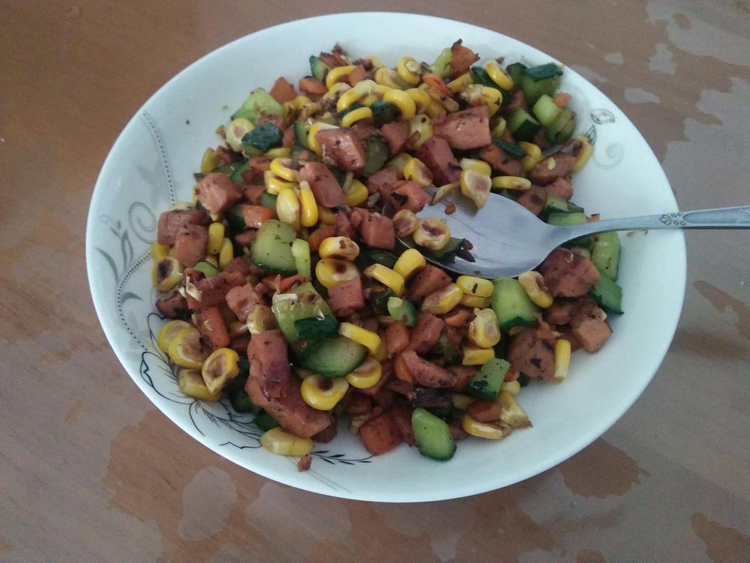 胡萝卜玉米炒黄瓜
