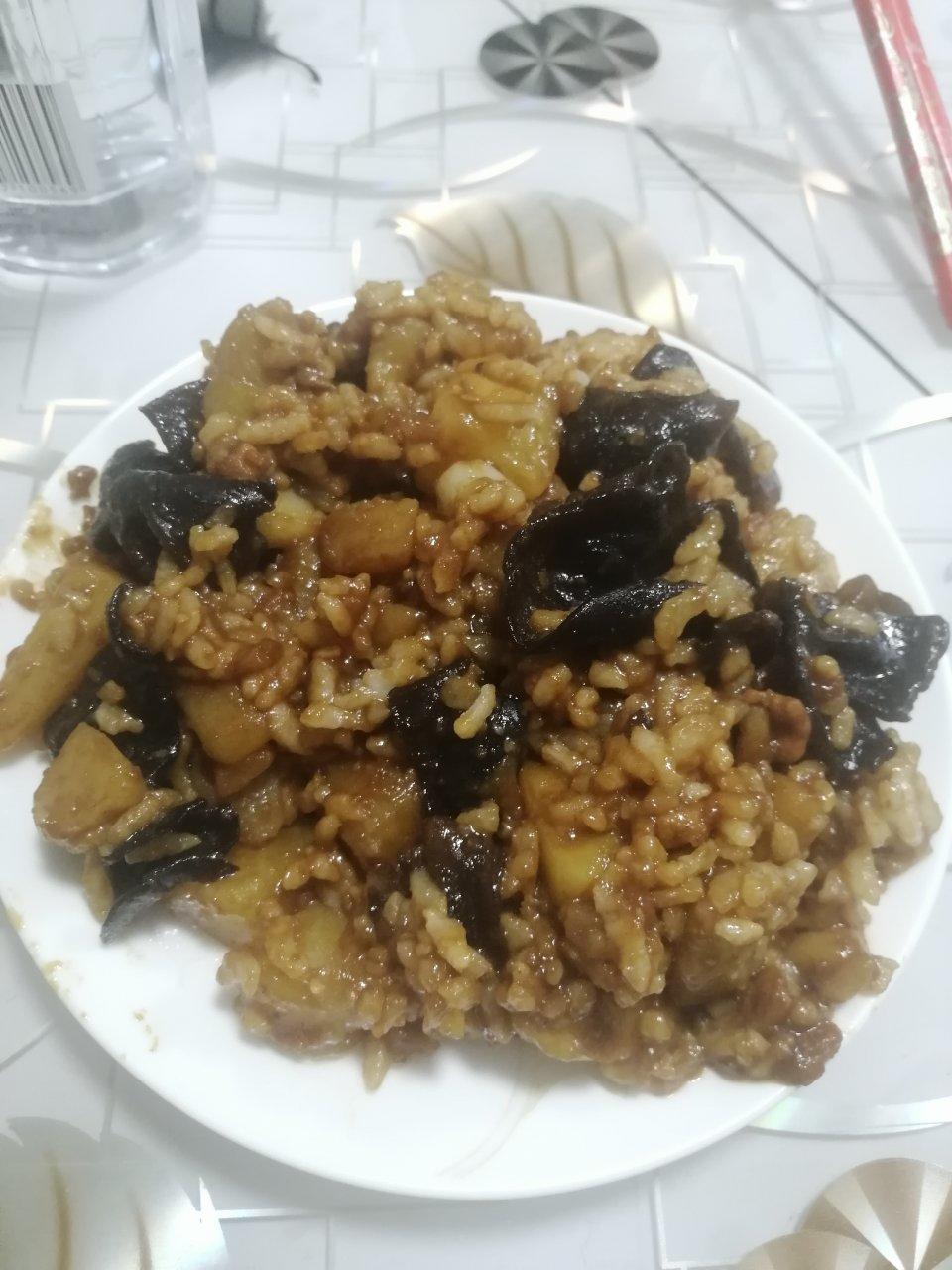 好吃到流泪的酱汁土豆肉末拌饭！做法超简单！！
