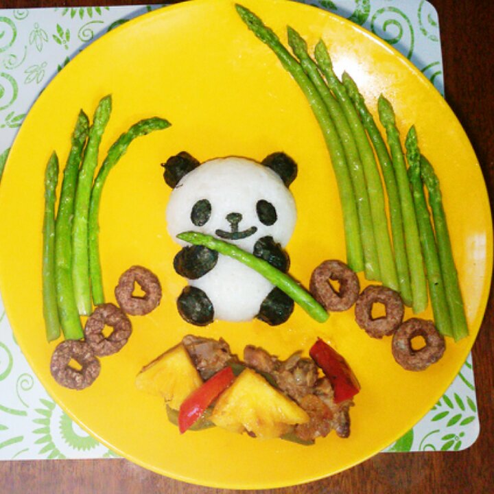 熊猫吃竹子拼盘