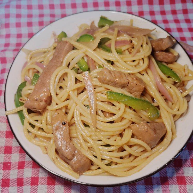 黑椒牛柳炒意面