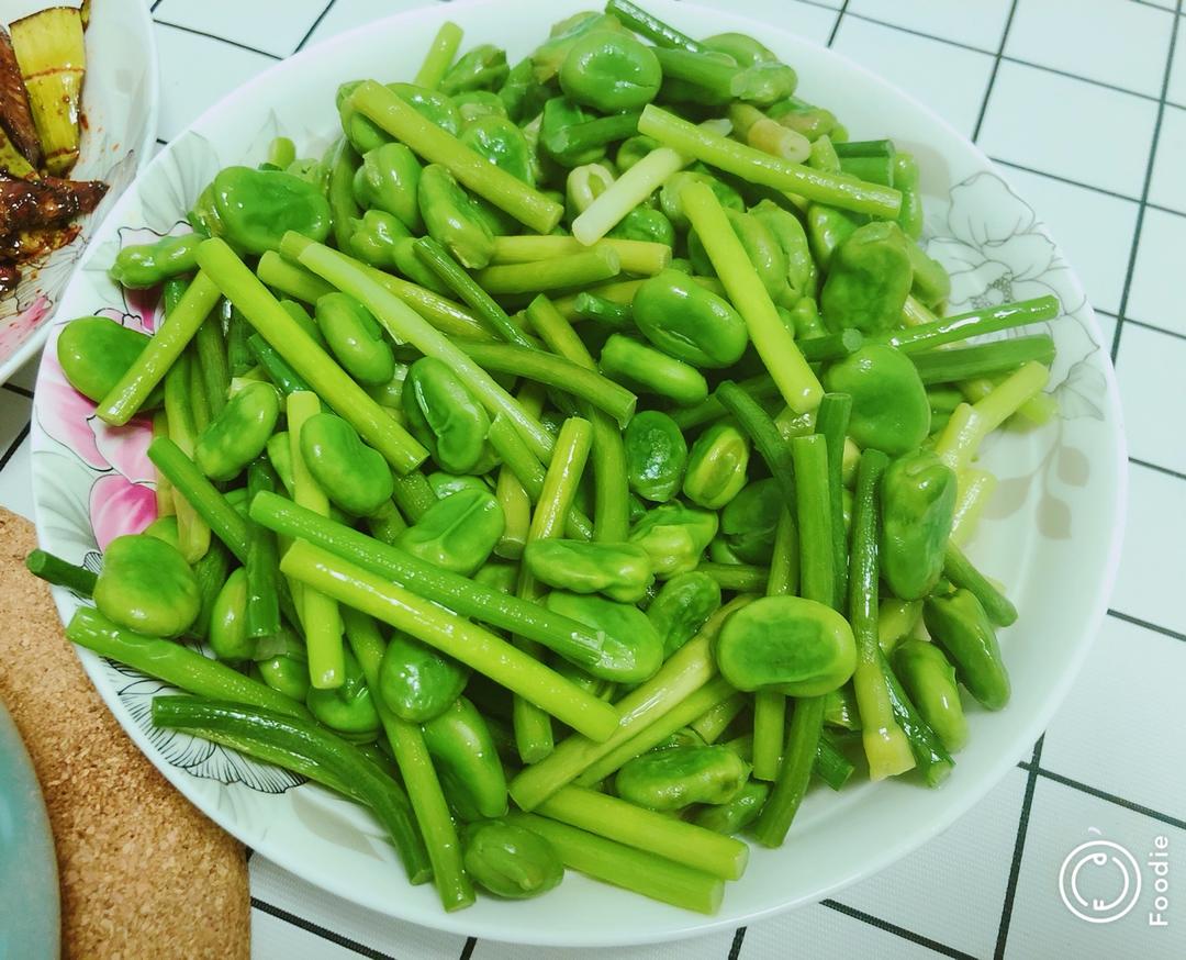 蚕豆炒蒜苗